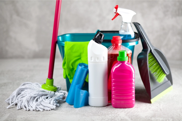 Cómo limpiar eficientemente tu hogar con productos de plástico de alta calidad