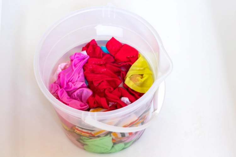 5 formas creativas de reutilizar cubetas de plástico en tu casa