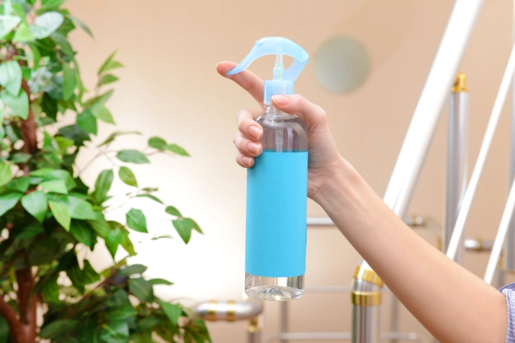 Usos innovadores de los productos plásticos en la limpieza del hogar y la oficina