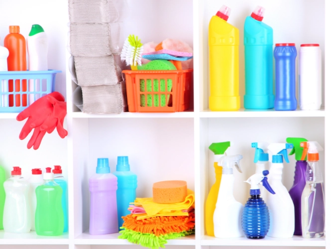 almacenaje artículos de limpieza